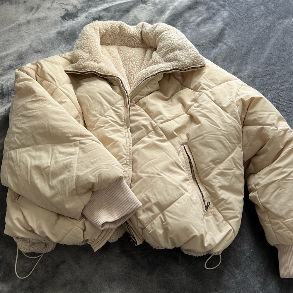 American eagle puffer jacket worn once